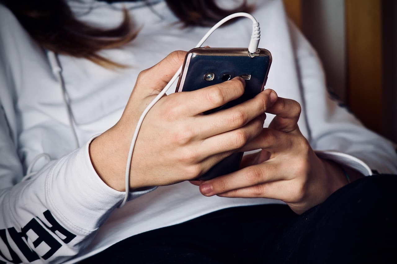 La plataforma sueca de audiolibros Storytel llega a Chile para demostrar que esta tendencia crece cada vez más