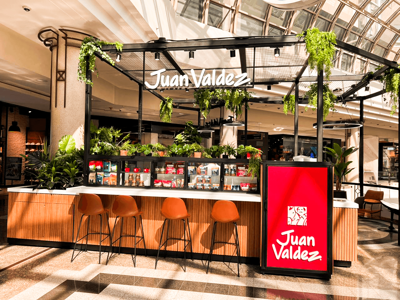 Copec asume control de Juan Valdez en Chile y planea duplicar tiendas a mediano plazo