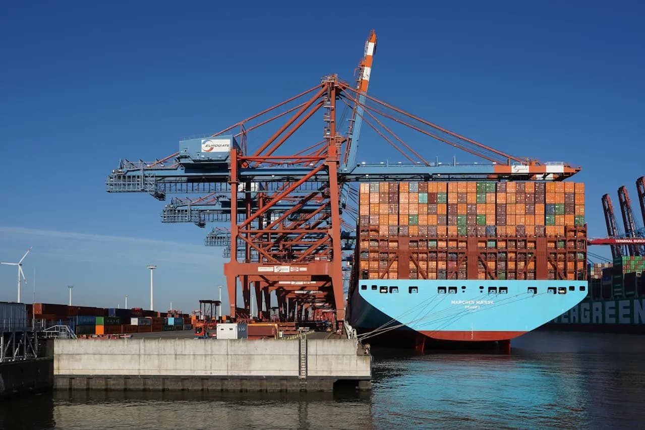 Precio de los fletes entre Shanghái y Europa aumentó 22% durante el primer mes de la guerra en Medio Oriente