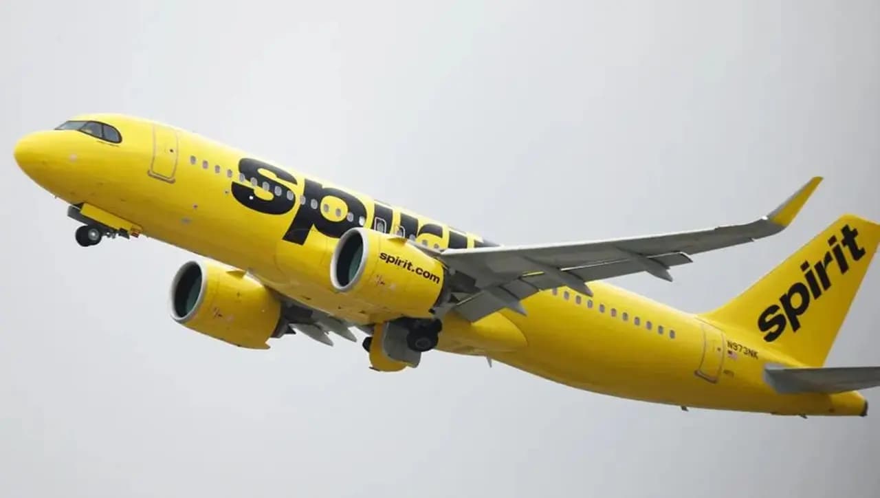 Spirit Airlines cesa operaciones de inmediato cancelando todos sus vuelos