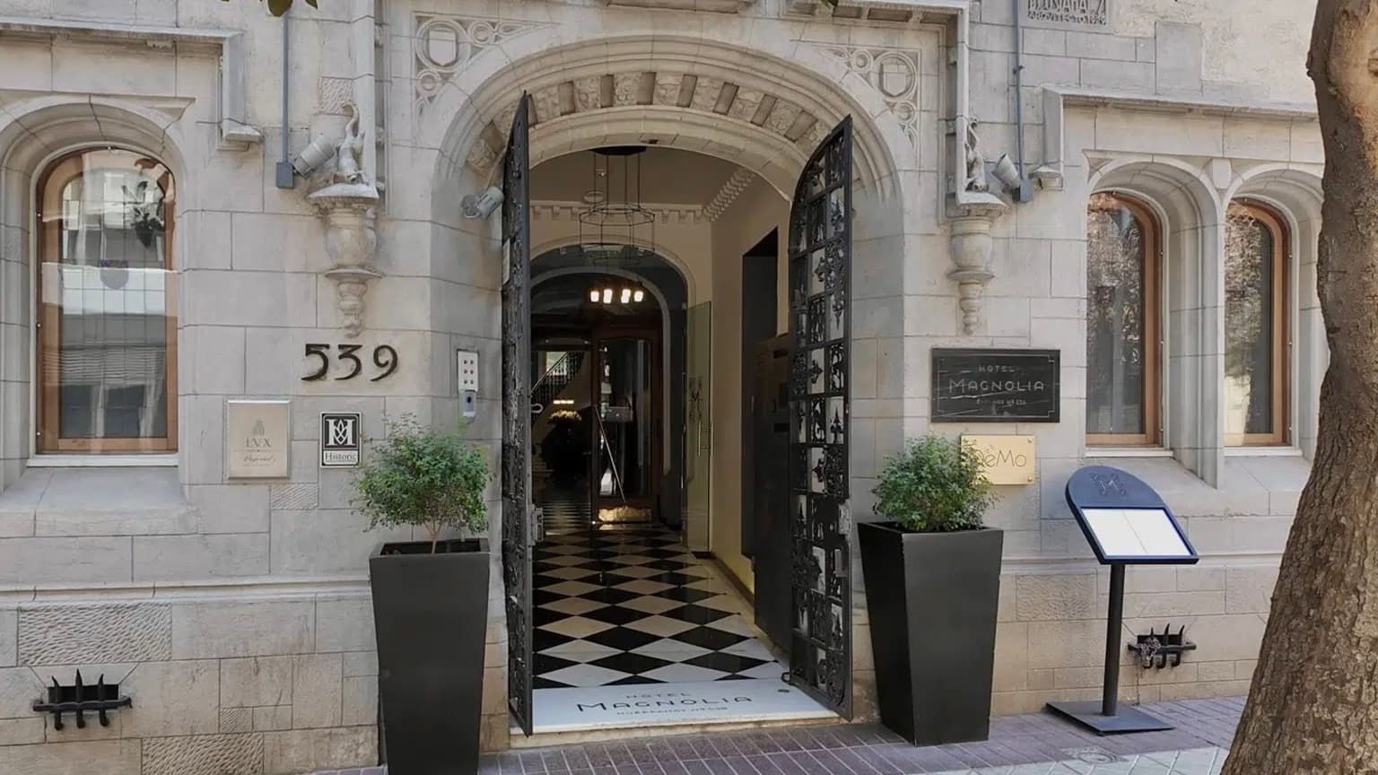 La jugada del sector hotelero de lujo por el centro de Santiago