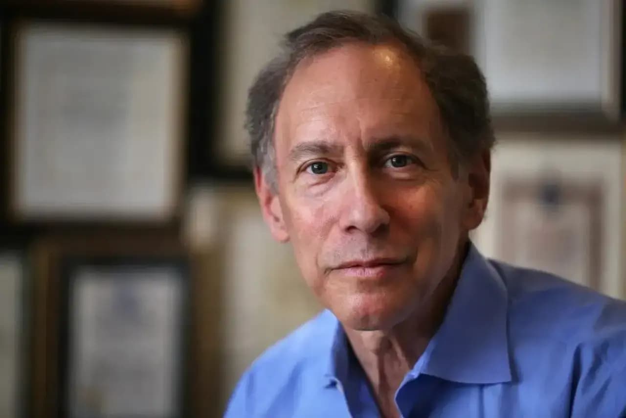 Robert Langer, cofundador de Moderna, vuelve a ser multimillonario al duplicarse el valor de las acciones