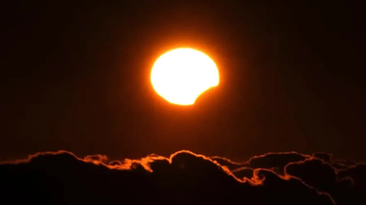 El espectáculo astronómico continúa con otro eclipse total en 2027 y uno anular en 2028