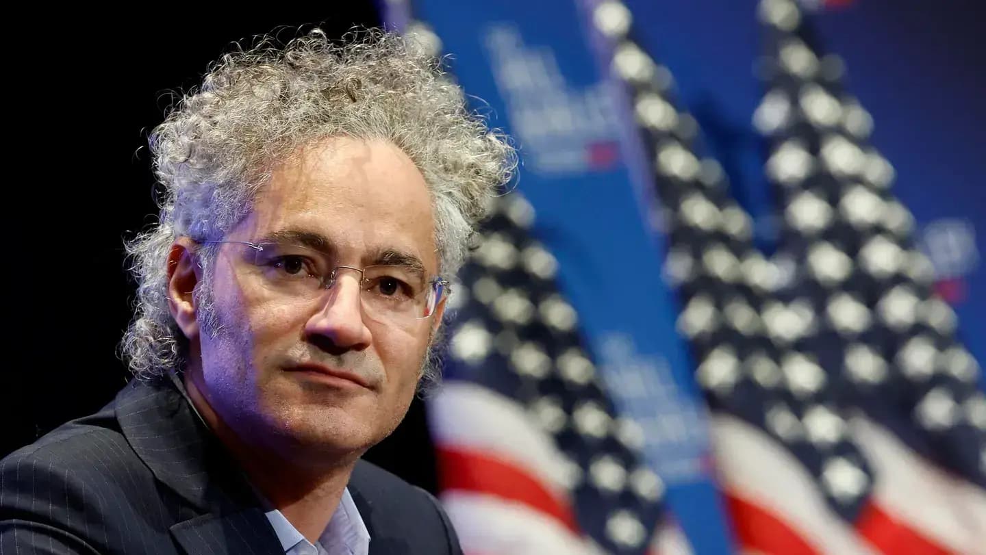 Alex Karp, CEO de Palantir sube 67 puestos en la lista de multimillonarios Forbes mientras las acciones se disparan un 30%