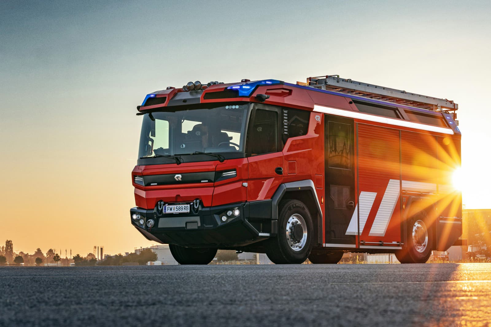 Rosenbauer apuesta por Chile para subir a los bomberos de Sudamérica al ‘Ferrari’ de los carros bomba