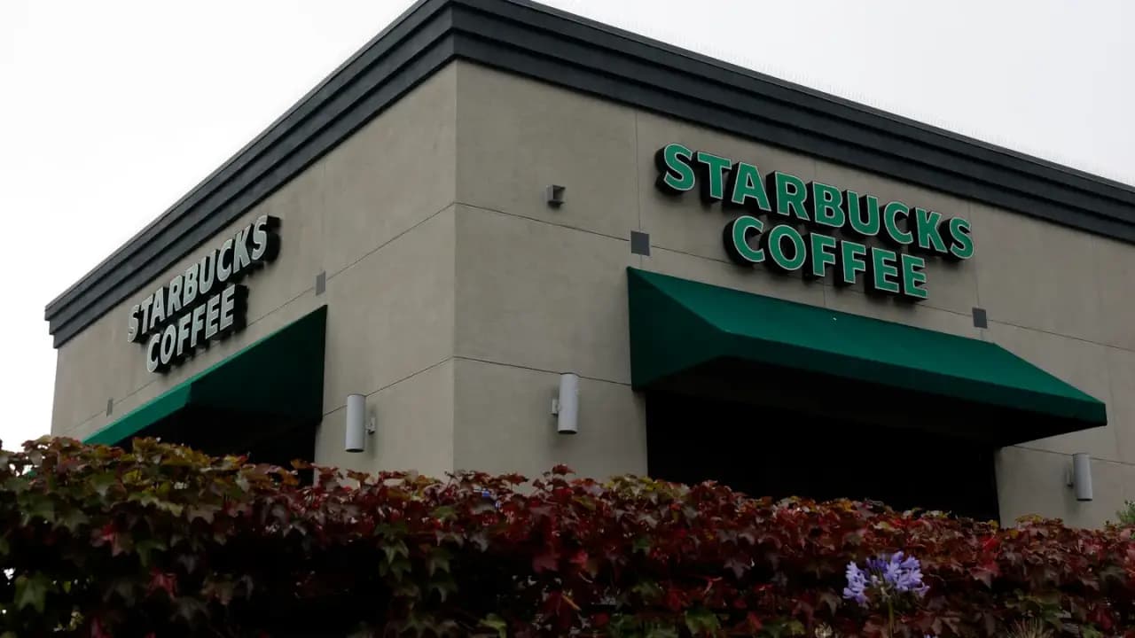 Starbucks cerrará 250 tiendas en Norteamérica: aquí está la razón