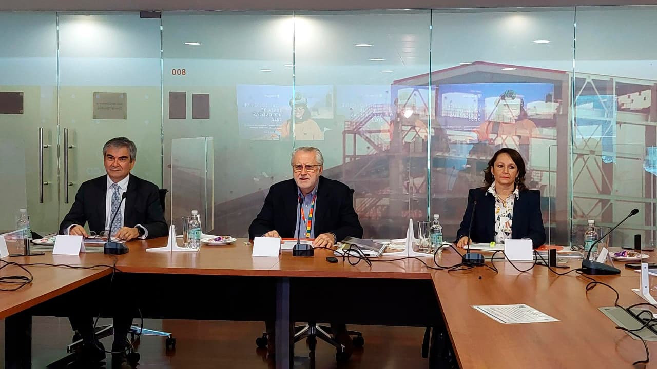 Codelco es optimista sobre precio del cobre pero enfrenta retos, como mejorar costos