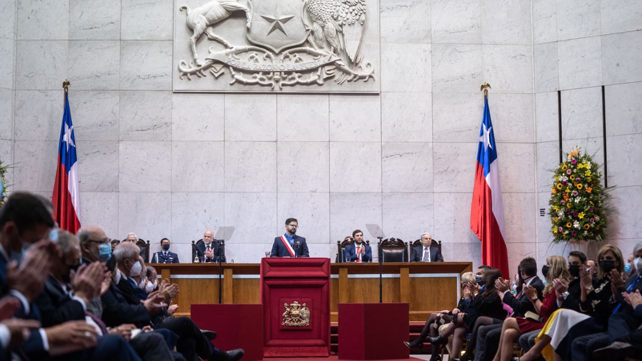 Pensión mínima, jornada de 40 horas y reforma tributaria, entre los temas que Boric abordará en los próximos meses