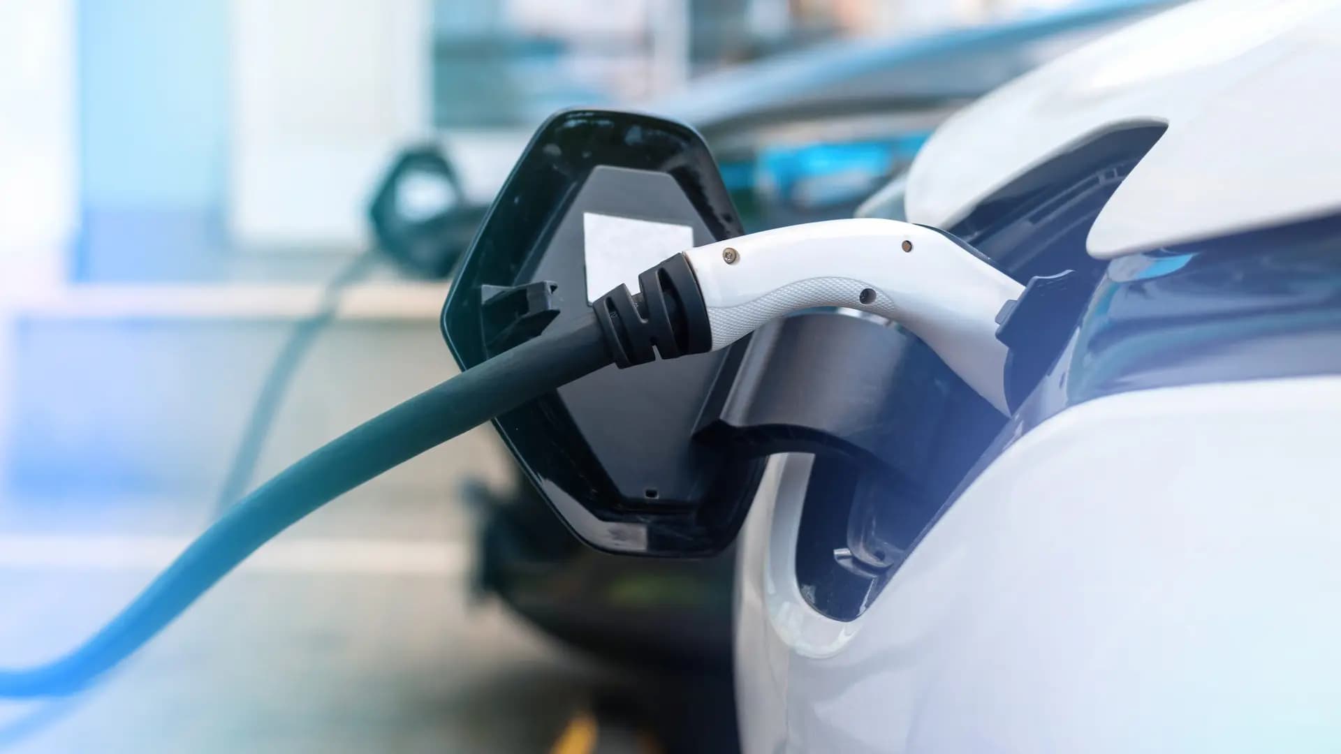¿Efecto alza de combustibles? Ventas de autos eléctricos han aumentado un 94% en lo que va de año