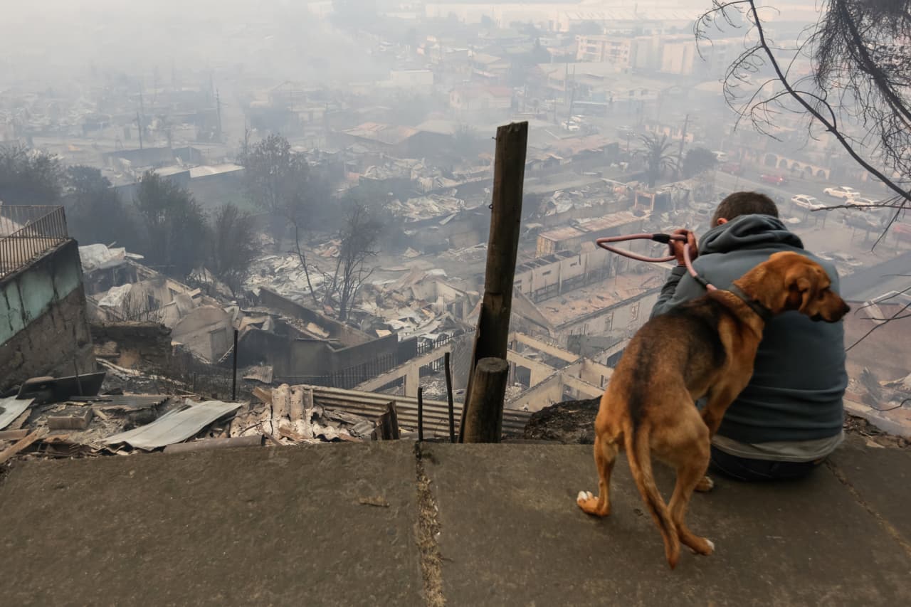 Aumentan a 18 las víctimas mortales de los incendios en dos regiones del sur de Chile