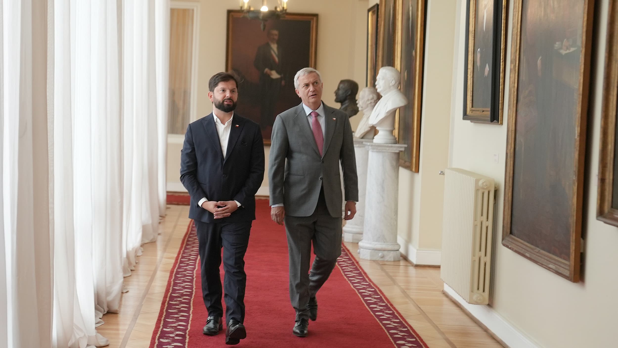 Tensión en La Moneda a pocos días del traspaso de mando: reunión entre Boric y Kast termina con molestias por dichos sobre cable chino