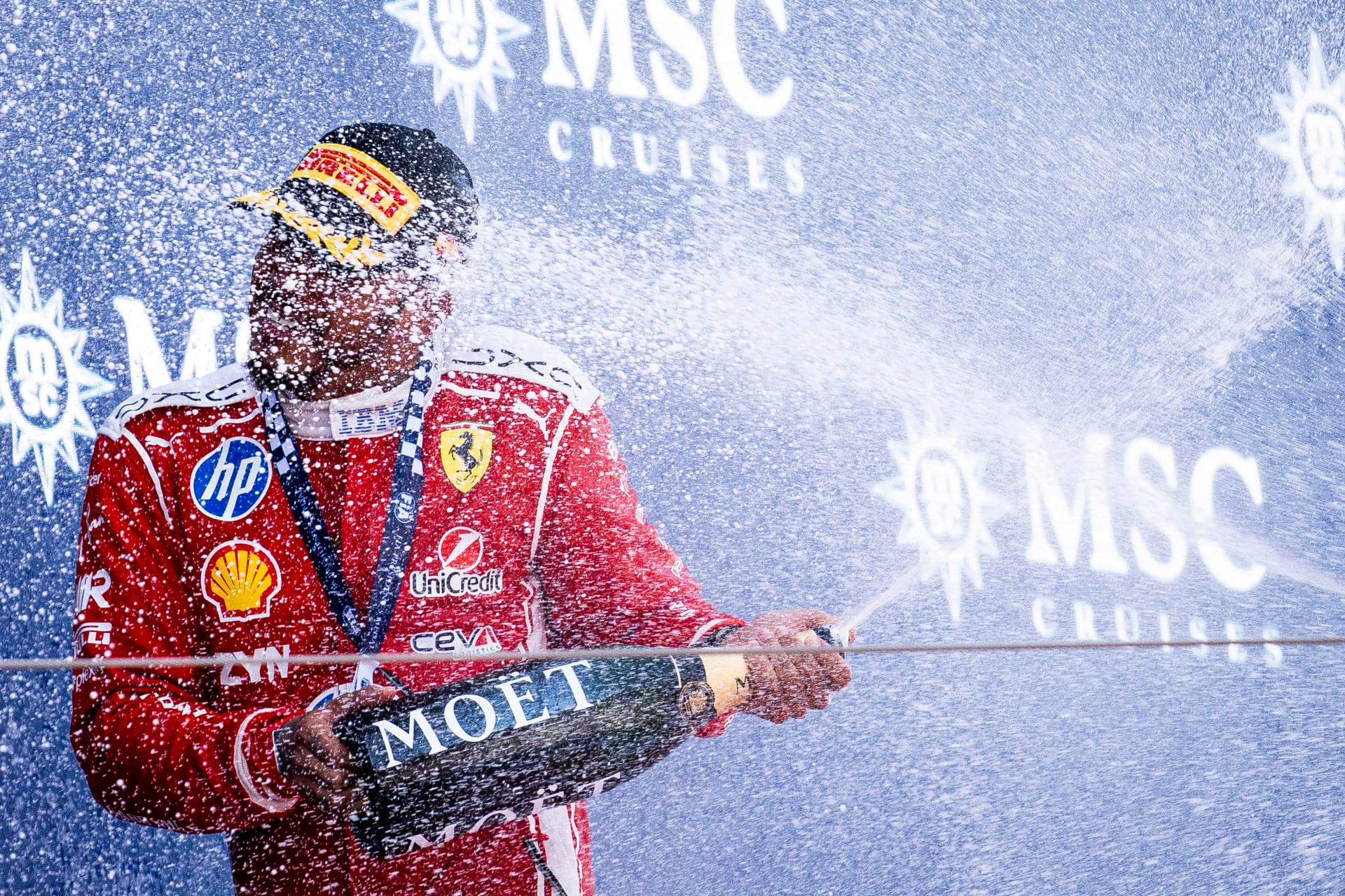 Hamilton hace historia en la F1 y obtiene su primera victoria con Ferrari en Montmeló