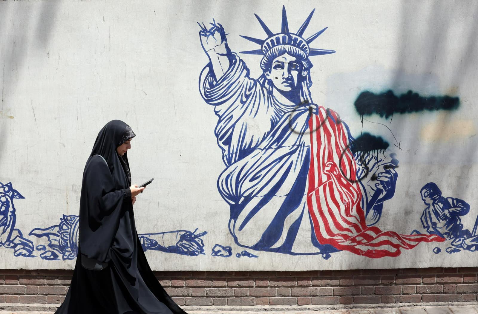 Irán extiende sus ataques a bases militares de EE.UU en más países de Oriente Medio